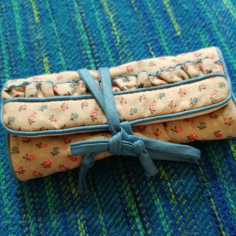 Small Old Fashioned jewelry travel carrier